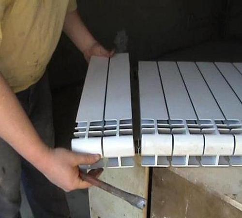 Как отодвинуть батарею от стены. Разборка биметаллических и алюминиевых секционных изделий